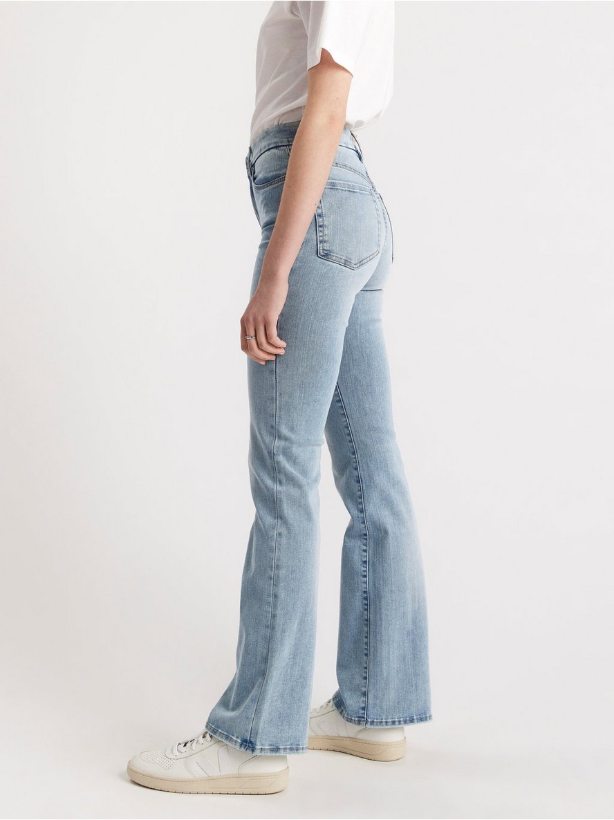 MIRA Curve super stretch flared jeans